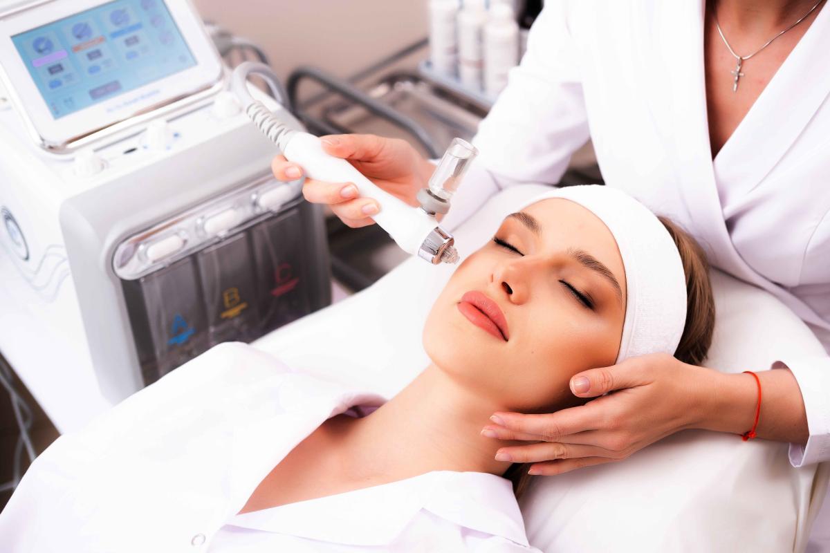 Revitalize Your Skin with HydraFacial: The Ultimate Treatment for Dry Skin by Dr. Esthetic Rajaa Atlab